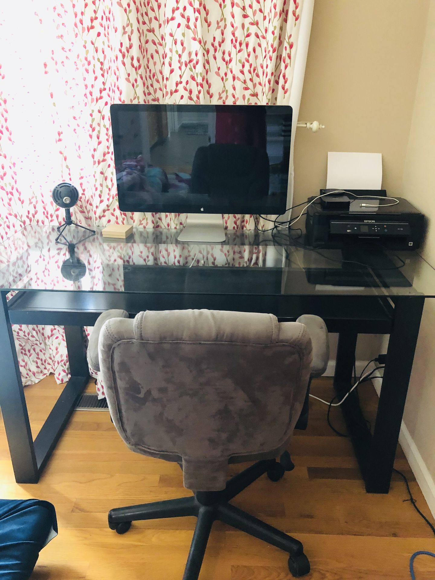 Glass Computer table/desk with chair