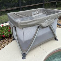 NUNA Sena Travel Crib Pack N Play + Bassinet