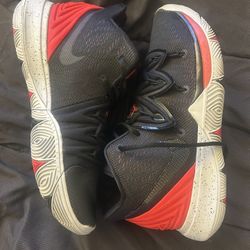 Nike Kyrie Bred 5s