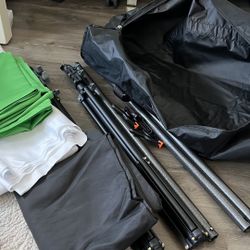 White Black Green Screen