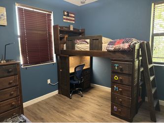 Used kids bedroom set “ solid wood “