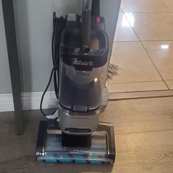 Shark Lift Away Vacuum used only once 