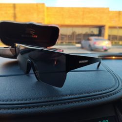 Burberry Shades / Yes New W Box And Box 🎁 $175