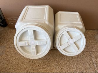 Pet Food Storage Containers (Vittles Vault)