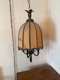 2 Hanging Lamps