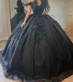 Beautiful black Quinceñera dress
