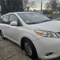 2011 Toyota Sienna XLE