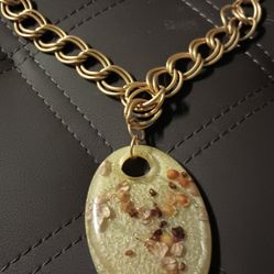 Vintage Gold Tone Necklace. Costume Jewelry