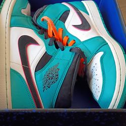 Jordan 1s mint green 10.5