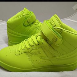 womens new Size 7.5 fila tennis shoes