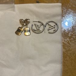 Set Of Kind If Earrings 