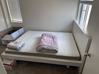 IKEA BED QUEEN SIZE