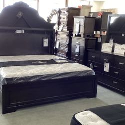 Covetown 4pc Queen Panel Bedroom Set