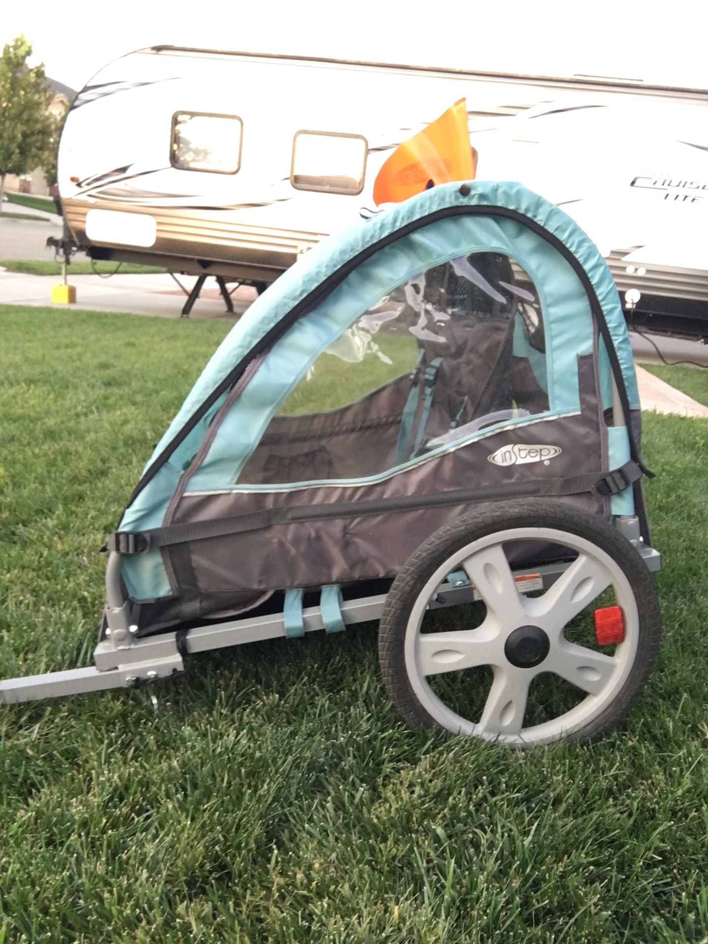 EUC InStep double bike trailer