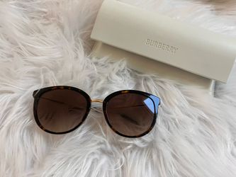 brand new burberry sunglasses