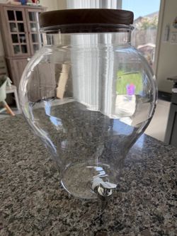 Party liquid jar with spout