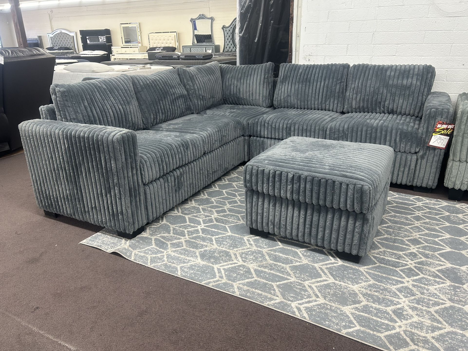 Sectional With Ottoman & Rug $600