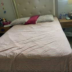 Bed With Matresss