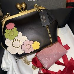 Coach  kisslock Purse And Wallet
