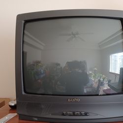 SANYO 19" COLOR TV