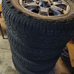 Llantas con rines buen estado