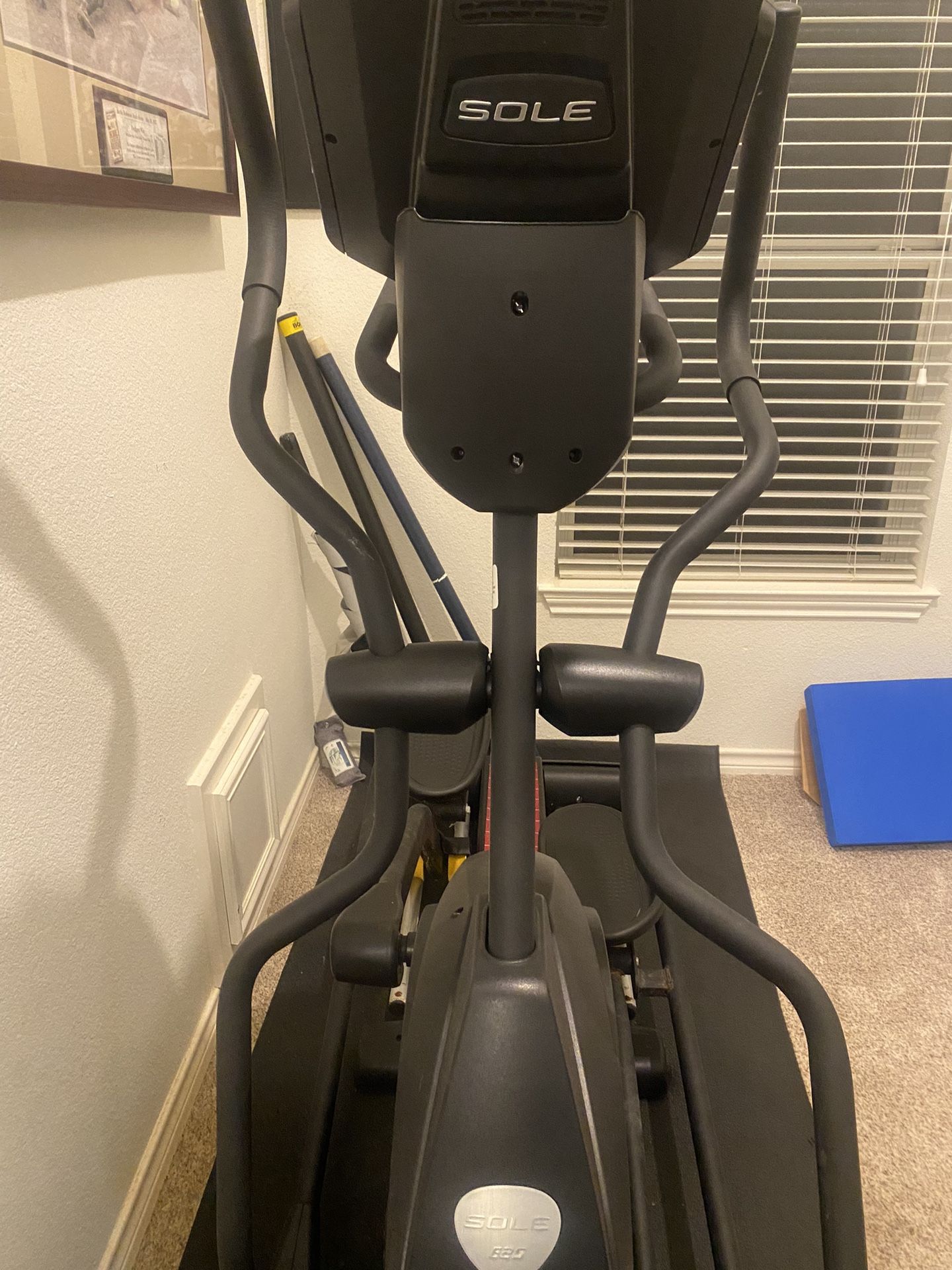 SOLE E25 ELLIPTICAL MACHINE