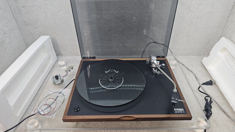 Original Rega Planar 2 turntable - needs some work