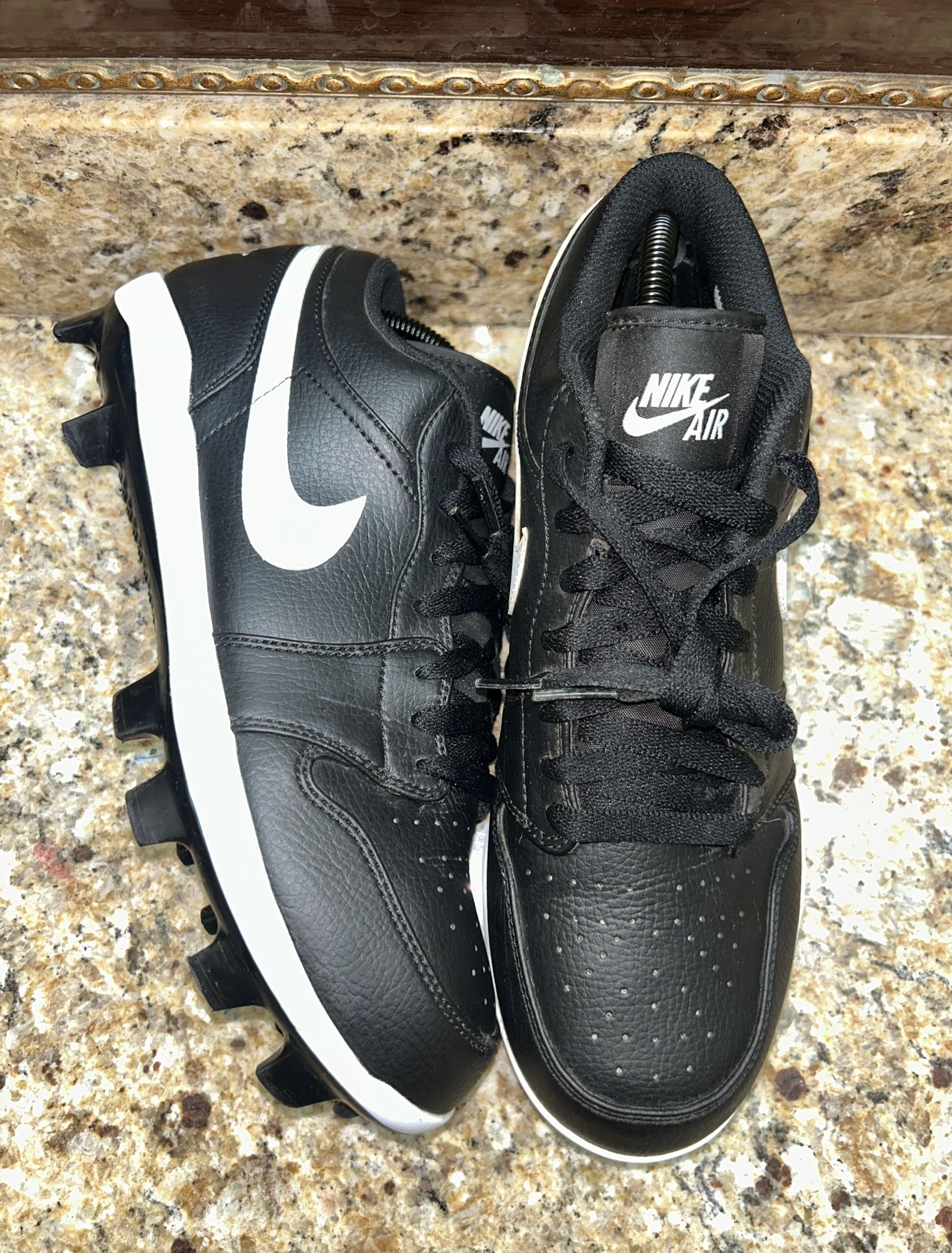 Men’s Jordan 1 Low Baseball Cleats Size 9.5 Great Condition 