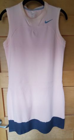 NIKE WOMENS GOLF DRESS