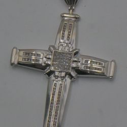 14KT WHITE GOLD LARGE CROSS 3.5X2 33.7 GRAMS APPROXIMATELLY 111 DIAM 2.5 TOTAL. PRE OWNED. 874893-1. 