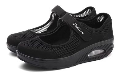 Women’s/ Girls shoes size 7 black color