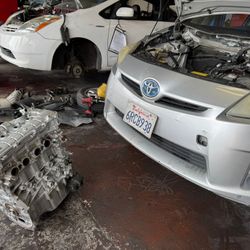 TOYOTA PRIUS ENGINE