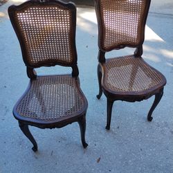 Beautiful Set Of 2 Vintage Chairs