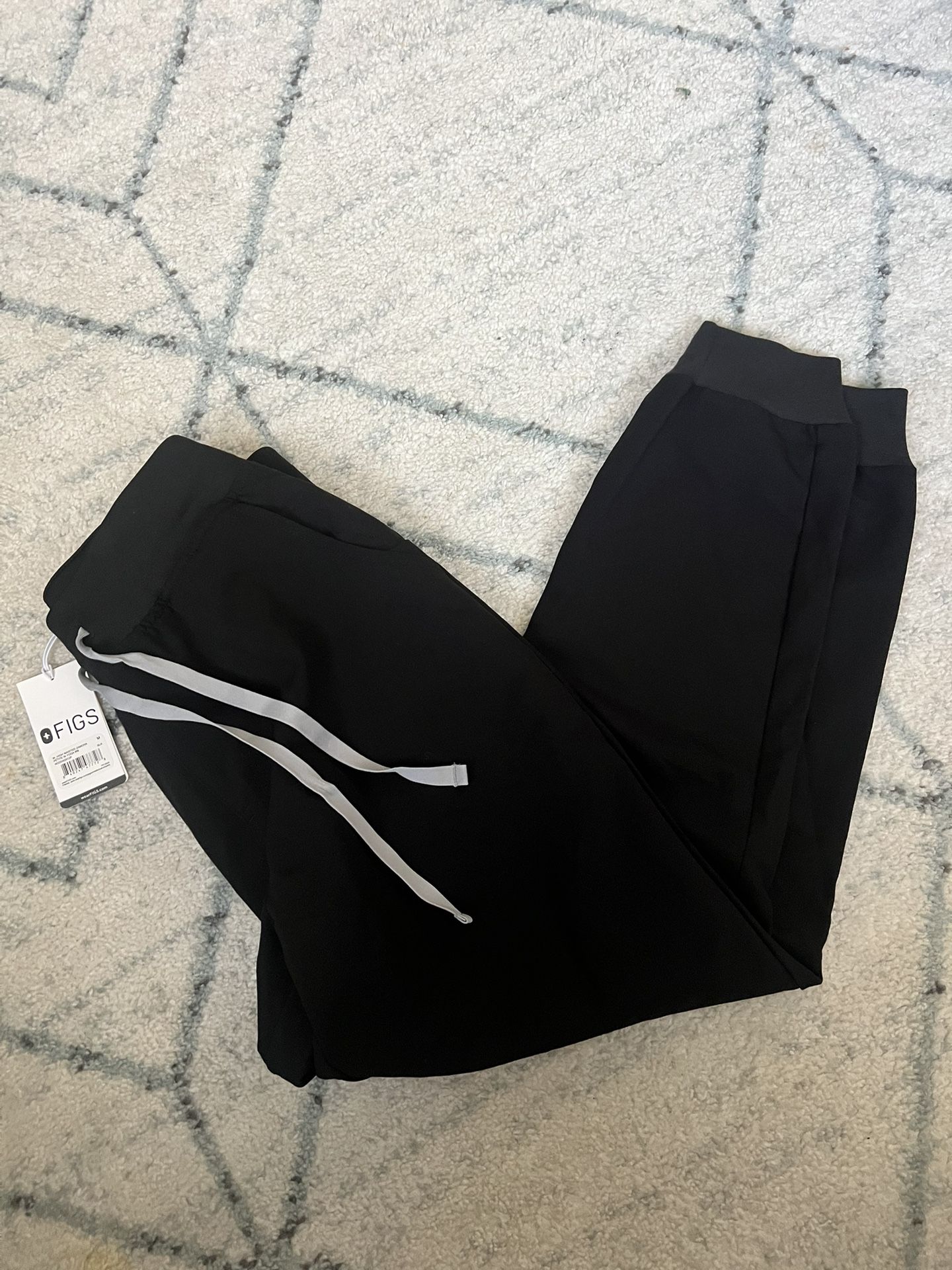 FIGS NWT Women’s Black Scrub Pants High Waisted Zamora Joggers Medium Petite M/P
