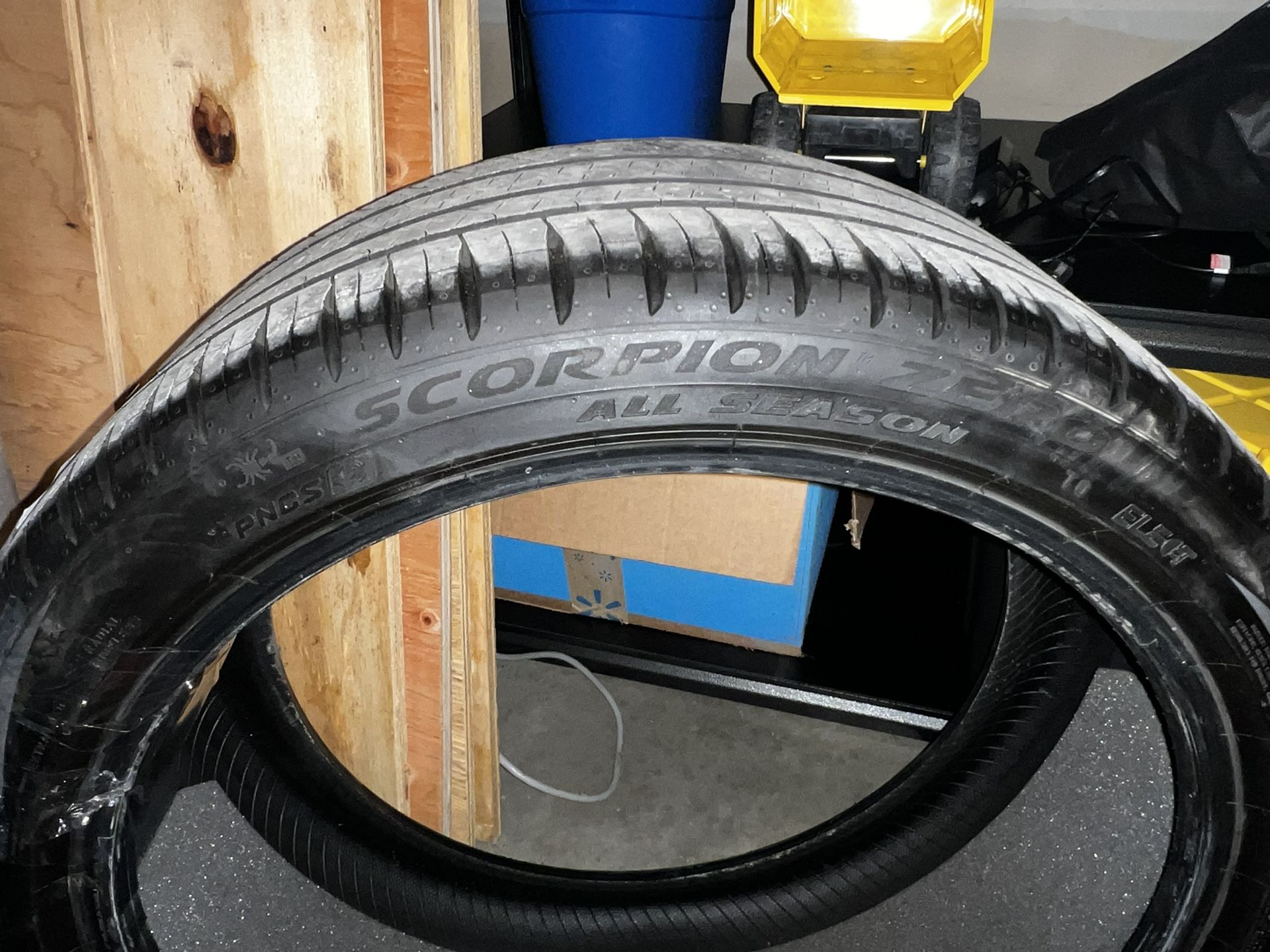 Tesla Rear Tire 285/35R-22 PIRELLI T0