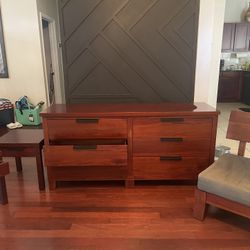Bedroom Furniture Mahogany Dresser 2 Night Stands, Accent Chair Plus Mirror