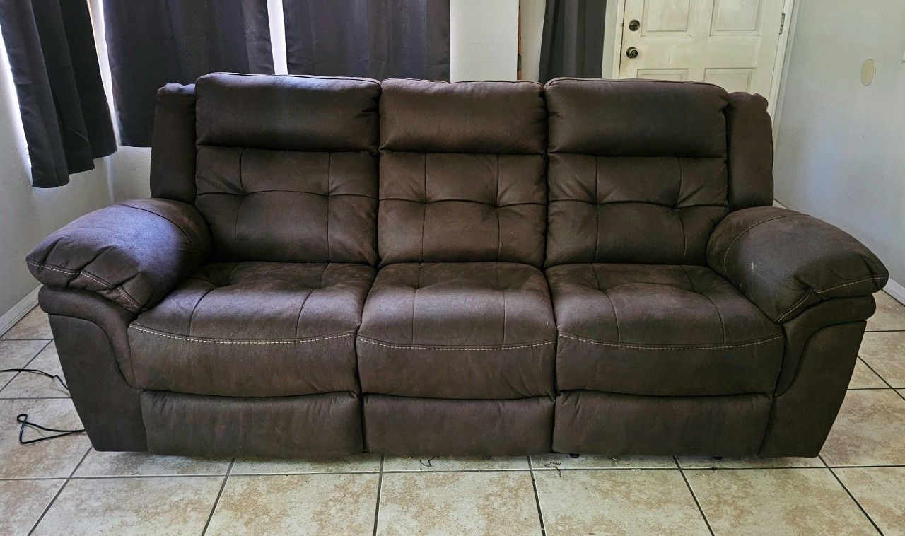 RECLINER SOFA (ELECTRIC) WITH USB PORTS