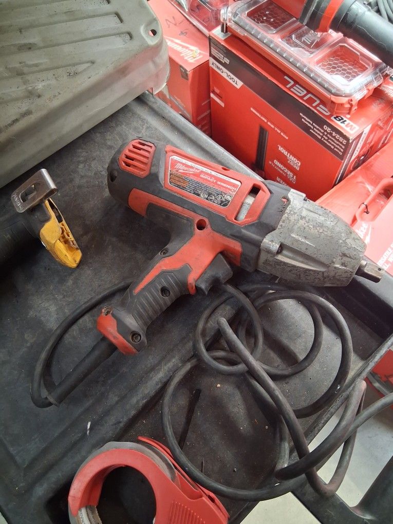 MILWAUKEE CORDED IMPACT 1/2 IN USED