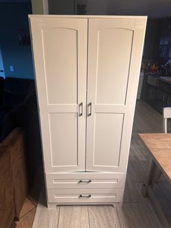 Wardrobe closet 71x 31.5x18 3/4
