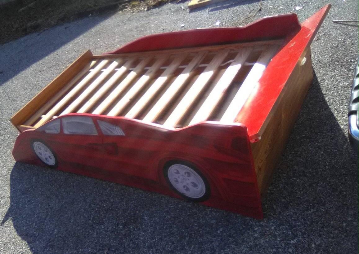 Donco race car bed*Reduced