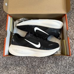 Nike Vomero Running: Men Size 8