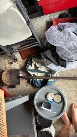 Metal shovel