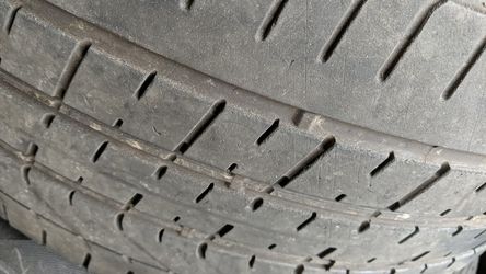 275/40/20 Pirelli tires used 2 tires