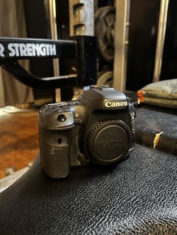 Canon EOS 7D Mark 2 Complete Bundle