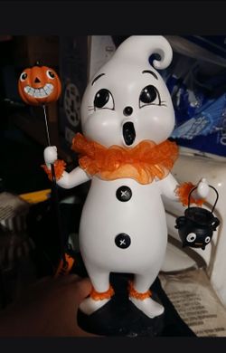 Vintage-looking retro Halloween ghost