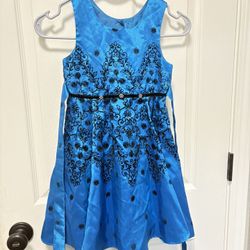 Vestido Para Niña Talla 5  En Buenas Condiciones   $10
