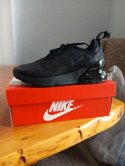 Nike AIRMAX 270 triple black size 1y