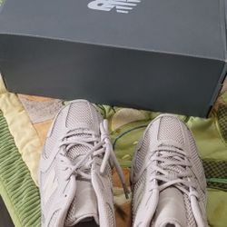 Brand new New Blance 530 Running Shoes size  8.5 (Retail $100)