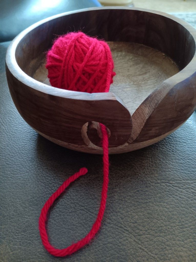 $12🎄Wooden Yarn Bowl. 7"x 3"