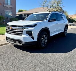 2025 Chevrolet Traverse LT